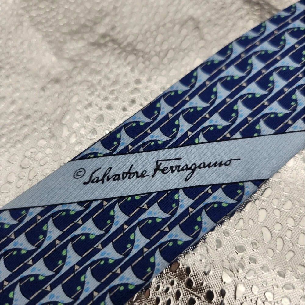 Tie Salvatore Ferragamo Navy Blue Stylized Whale 100% Silk Necktie Italy Vintage